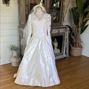 MARISA VINTAGE LACE BODY WEDDING DRESS BALL GOWN 10 BOWS HEAD PIECE VEIL